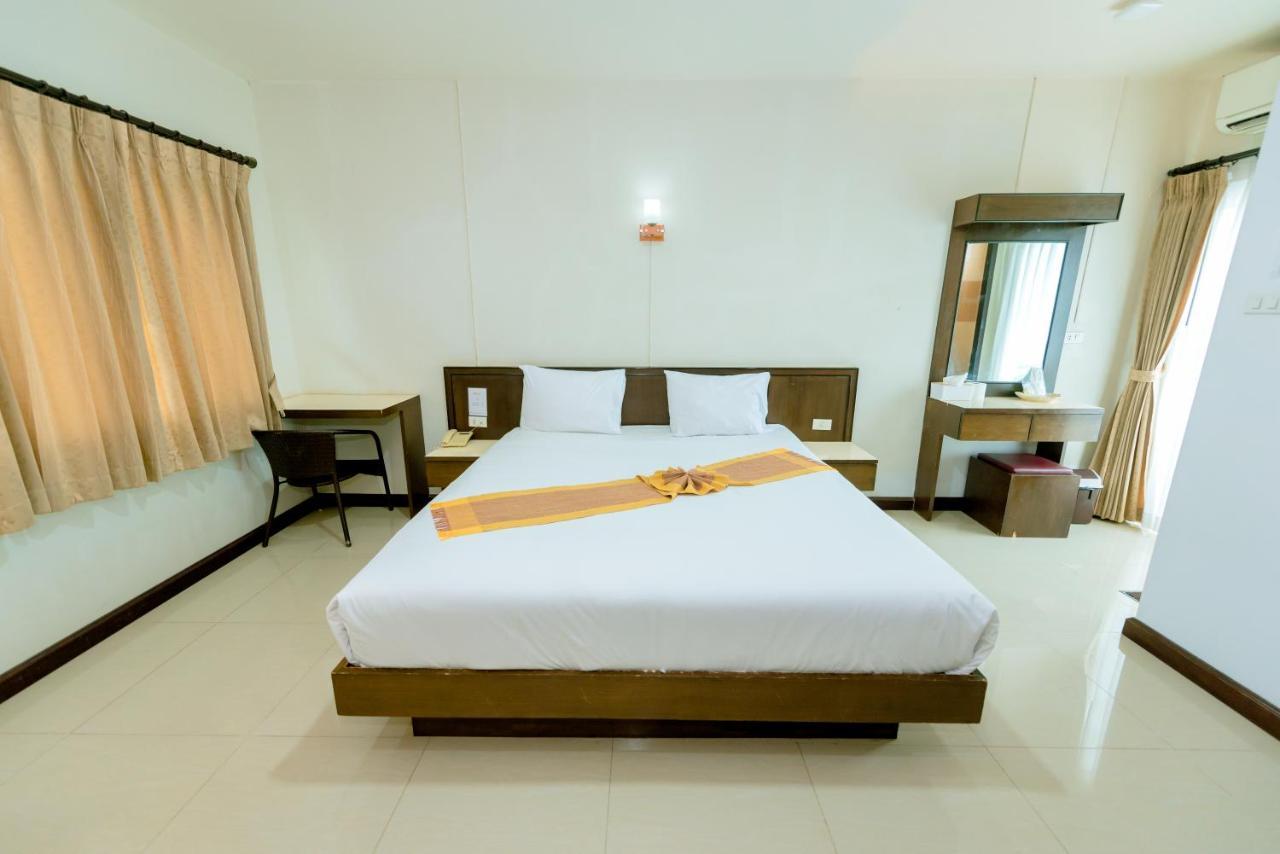 Bander Hotel Phu Khieo Екстер'єр фото
